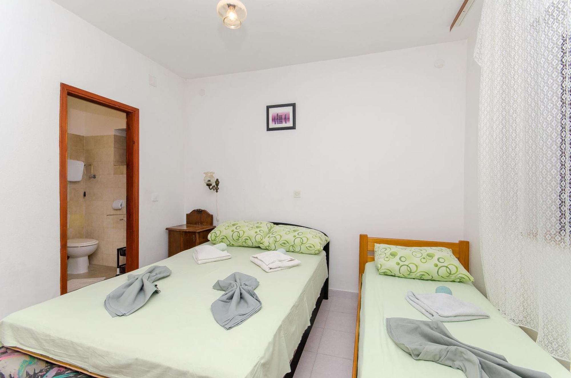 Apartments Lorena Stomorska Kültér fotó